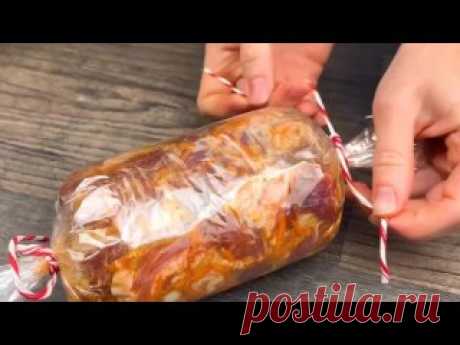 Лучший рецепт мяса в рукаве! Этот рецепт завоевал миллионы сердец Ингpeдиeнты:1 кг свиной шеи1 морковь.1 большая луковица.2 зубчика чеснока.1,5 чайные ложки соли.1 чайная ложка паприки.1/2 чайной ложки черного перца.1 чайная ложка сухой аджики.Выпекать в разогретой до 170°C (338°F) духовке 60 минут.