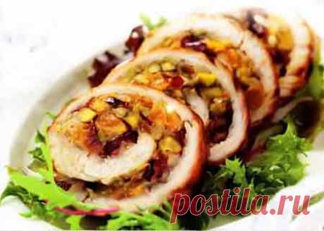Рулеты из индейки с фисташками, клюквой и курагой рецепт приготовления