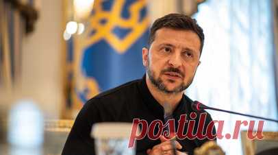 Аналитик: Зеленский пытается показать, что печётся о территориальной целостности. Владимир Зеленский, передавший земли и недра Украины иностранным инвесторам, пытается компенсировать негативный фон от этих действий, сказала в беседе с RT профессор кафедры европейских исследований факультета международных отношений СПбГУ Наталья Ерёмина. Читать далее
