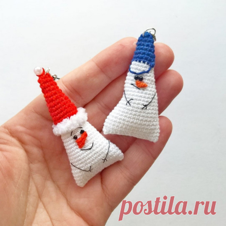 Брелки-снеговики крючком
