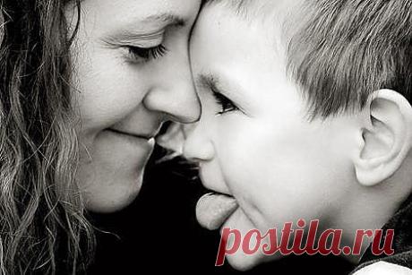 Легко обидеть мать. Она обиду не заметит. И только может вам сказать - &quot;Не простудись сынок, сегодня ветер&quot;