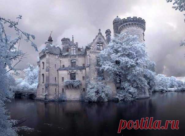 Замок Mothe Chandeniers, Франция.