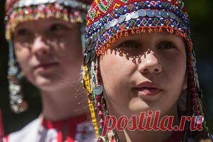 В Мордовии пройдет фестиваль песен мокшан и эрзян. В столице Мордовии Саранске 7 декабря состоится межрегиональный фестиваль «Новая песня древней земли». На фестивале выступят коллективы и артисты, исполняющие песни на родных языках Мордовии и регионов, в которых проживают мокши и эрзи. Его цель — поддержка коллективов, поющих на родном языке.
