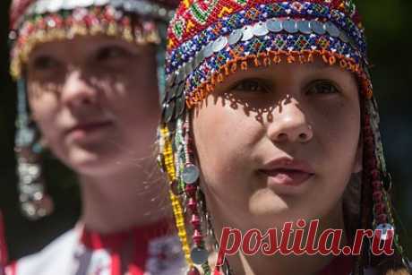В Мордовии пройдет фестиваль песен мокшан и эрзян. В столице Мордовии Саранске 7 декабря состоится межрегиональный фестиваль «Новая песня древней земли». На фестивале выступят коллективы и артисты, исполняющие песни на родных языках Мордовии и регионов, в которых проживают мокши и эрзи. Его цель — поддержка коллективов, поющих на родном языке.