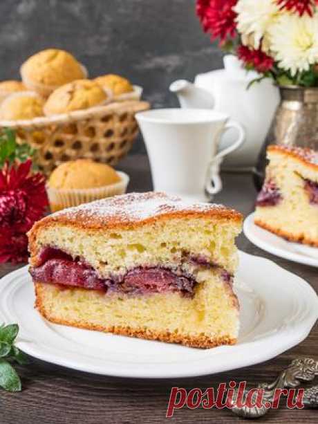 Рецепт сливового пирога на творожном тесте с фото пошагово на Вкусном Блоге
Для теста сливочное масло 180 грамм сахар 175 грамм творог 200 грамм яйца 2 шт. мука 300 грамм разрыхлитель 1 ч.л. сода 1/4 ч.л. Для начинки сливы 10-15 шт. сахар 1 ст.л. молотая корица 1/2 ч.л.

Полный текст: https://www.vkusnyblog.com/recipe/slivovy-pirog-na-tvorozhnom-teste/