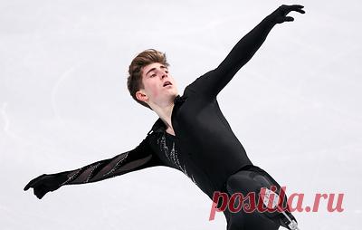 Кондратюк идет пятым после короткой программы на турнире в Германии. Первым идет американец Винсент Чжоу В парном катании на лед выйдет пара Ксения Столбова и Федор Климов. Произвольную программу они покажут завтра. За произвольный танец, как и за победу, будет бороться еще одна российская пара – Евгения Тарасова и Владимир Морозов. Завтра, 18 декабря, будут разыграны два комплекта наград, и здесь уже без вариантов в фигурном катании будет первое место. Сегодня также пройдет командное первенст…