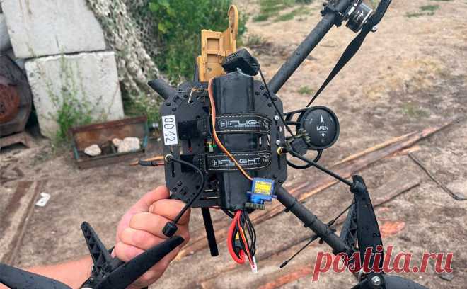 В Курской области сбили самодельный украинский квадрокоптер. Пограничники сбили в Рыльском районе Курской области «самодельный вражеский квадрокоптер», сообщил губернатор Роман Старовойт.