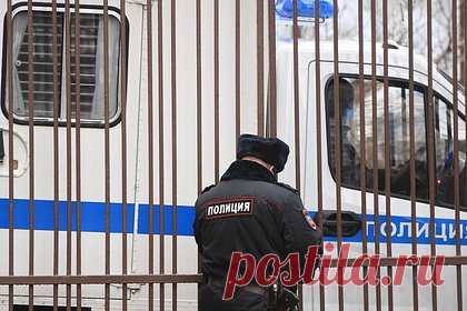 В России отчим получил девять лет колонии за издевательства над пасынком. В Москве суд приговорил 32-летнего мужчину к девяти годам лишения свободы за истязание пасынка, которому в результате побоев ампутировали пальцы рук. Он признан виновным по двум статьям об умышленном причинении вреда здоровью в отношении малолетнего и по статье за истязание несовершеннолетнего с особой жестокостью.