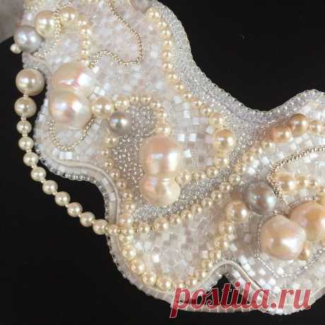 Все, больше не буду надоедать одним и тем же. Nacreous Dunes #necklace #jewelry #handmade #embroidery #pearls #sparkly #white