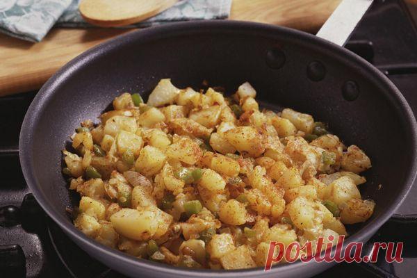 Почему моя мама царапает картошку вилкой перед жаркой