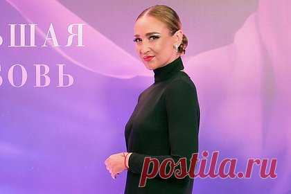 Бузова рассказала об отношении к деньгам. Российская певица и телеведущая Ольга Бузова рассказала, что относится к деньгам бережно. По ее словам, она не привыкла бездумно тратить. «Я могу прямо сейчас пойти и купить себе самый дорогой Rolls-Royce, но очень бережно отношусь к деньгам. Люблю их зарабатывать, деньги — это свобода», — сказала она.