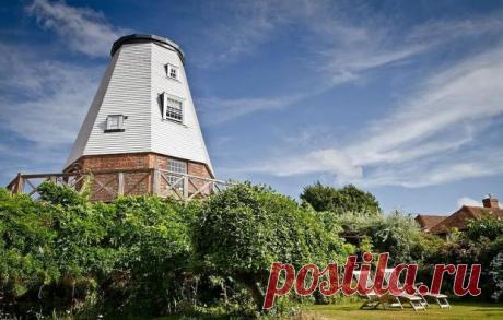Уникальные места отдыха в Британии: номер в ветряной мельнице или джакузи в ретро-авто