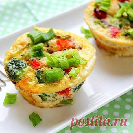 ​Сытный завтрак за 10 минут Ингредиенты:Грудка куриная &mdash; 180 г&nbsp;Брокколи &mdash; 140 г&nbsp;Яйцо куриное &mdash; 3 шт.&nbsp;Перец болгарский &mdash; 140 г&nbsp;Молоко &mdash; 140 мл&nbsp;Лук зеленый &mdash; 30 г
Соль &mdash; по вкусу&nbsp;Перец черный &mdash; по вкусу&nbsp;Приправа &mdash; по...