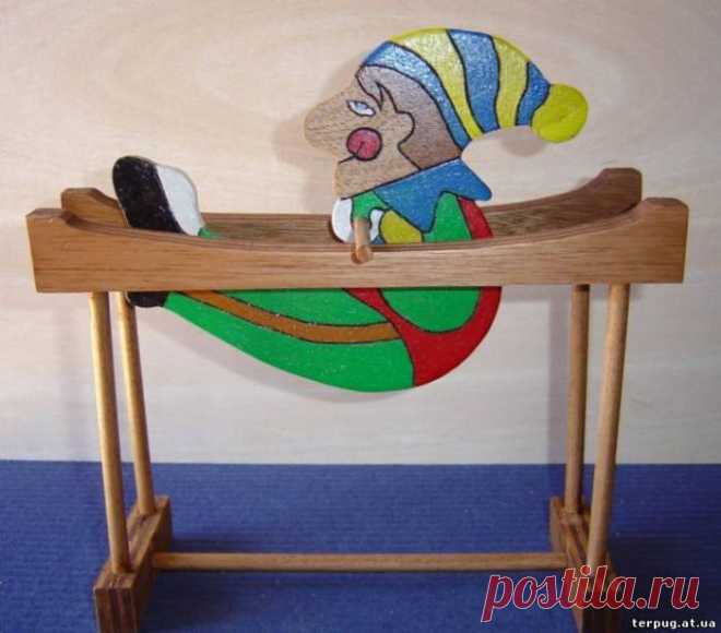 Подвижные деревянные игрушки. Выпиливание.