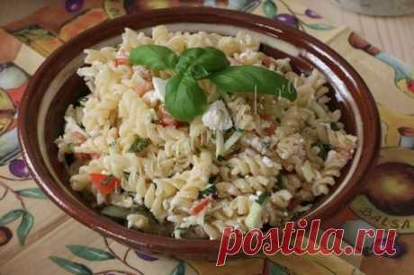 Салат с сырым кабачком и макаронами — рецепт с фото пошагово