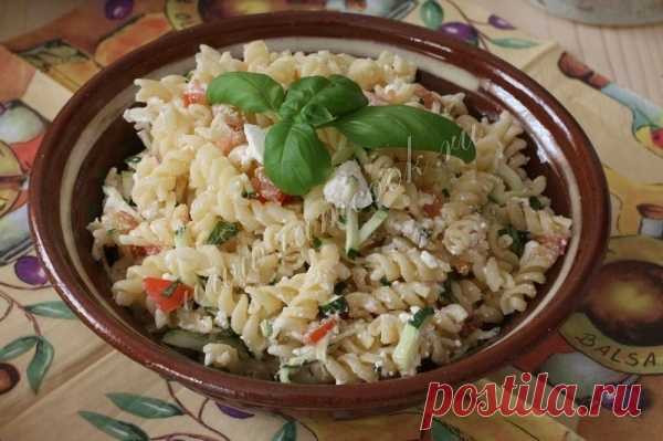 Салат с сырым кабачком и макаронами — рецепт с фото пошагово