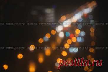 Dark abstract backround, blurred bokeh city lights at night Стоковое фото, фотограф Ilaronsia / Фотобанк Лори