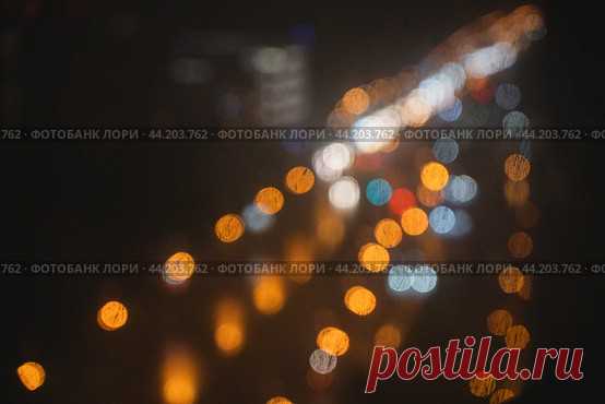 Dark abstract backround, blurred bokeh city lights at night Стоковое фото, фотограф Ilaronsia / Фотобанк Лори