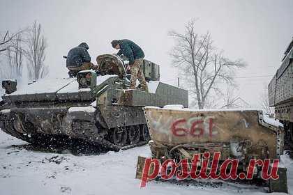 В США раскрыли сроки исчерпания запасов снарядов для систем ПВО Украины. Внутренние запасы снарядов для систем противовоздушной обороны (ПВО) Украины могут закончиться к марту 2024 года, если поставки западных вооружений прекратятся. Об этом сообщает The New York Times (NYT) со ссылкой на прогнозы чиновников США. Без пополнений снарядов вести оборону города Авдеевка станет крайне трудно.