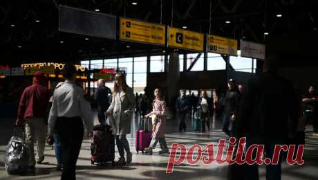 Вылетевшему в Нижний Новгород самолету пришлось вернуться в Москву. Вылетевший из Москвы в Нижний Новгород самолет был вынужден совершить посадку в аэропорту Шереметьево. Об этом пишут &quot;Известия&quot; со ссылкой на источник. По предварительной информации, экипаж сообщил о сложностях с наддувом камеры ...