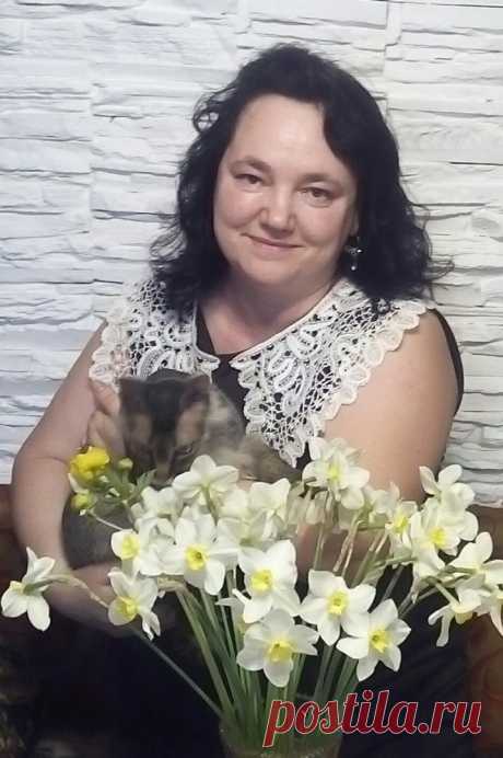 Воротник кружевной сплетен на коклюшках