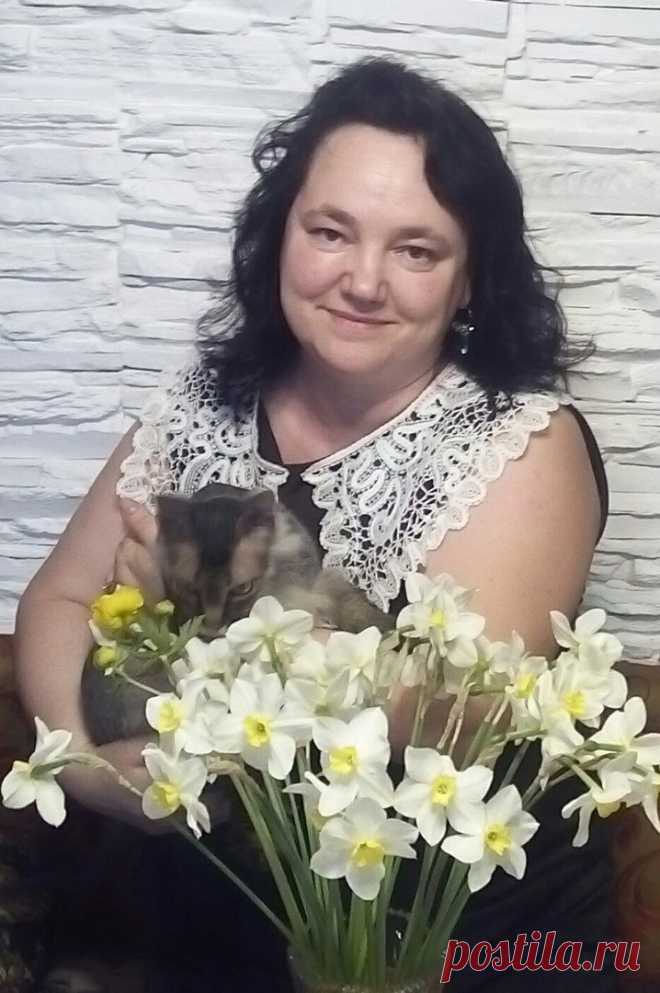 Воротник кружевной сплетен на коклюшках