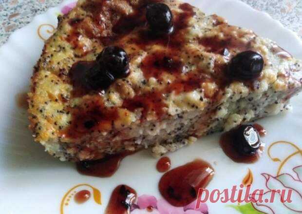 Творожная запеканка с манкой и маком - Будет вкусно - 5 мая - 43510656591 - Медиаплатформа МирТесен Приготовление 1 час Рецепт на: 6 персон ИНГРЕДИЕНТЫ творог 9% 400 г молоко 700 мл манная крупа 100 г мак 50 г сахар 100 г сливочное масло 100 г сметана 20% 5 г ПОШАГОВЫЙ РЕЦЕПТ С ФОТО Молоко нагреть. Добавить сливочное масло, растопить. Не доводя до кипения, всыпать сахар и мак. Постоянно - 5 мая - 43510656591 - Медиаплатформа МирТесен