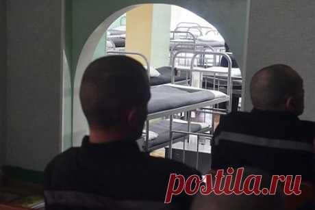 Криминальный авторитет Красава получил срок за организацию в колонии ячейки АУЕ. В Свердловской области российского уголовника Александра Красиева приговорили к десяти годам заключения за занятие высшего положения в преступной иерархии, организацию деятельности ячейки запрещенного в России экстремистского движения АУЕ и применение насилия к другим заключенным.