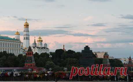 Bloomberg рассказал, почему иностранцы по-прежнему вкладываются в Россию. Опрошенные Bloomberg инвесторы сообщили, что вкладываются в российские акции в ожидании сверхприбыли, некоторые из них уже стали миллионерами. Они не видят в этом чего-то неэтичного, приводя в пример ЕС, покупающий российский газ