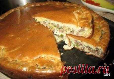 ПИРОГ С КАПУСТОЙ И МЯСОМ
Ингредиенты:
● капуста свежая- половинка маленького кочанчика
● 350 - 400 грамм фарша говяжьего ( можно и куринного ) какой нравится
● соль приправы по вкусу
● зелень свежая
● 1 стакан кефира
● 1 стакан майонеза
● 3 яйца
● 1 чайная ложка соды или пакетик разрыхлителя
● 8 столовых ложек муки (с горкой)
● масло для смазки формы растительное
● половинка белка взбитого для смазки пирога готового ( можно и не делать и так вкусно и красиво )