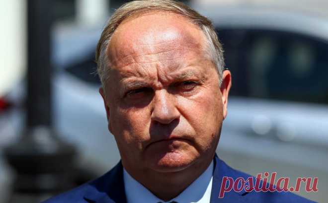Бывшему мэру Владивостока дали 16,5 года тюрьмы по делу о взятке. Олег Гуменюк объявил об отставке в 2021 году после критики его работы. Позднее его задержали по делу о получении взяток от городского ритуального предприятия «Некрополь» за покровительство при оказании похоронных услуг