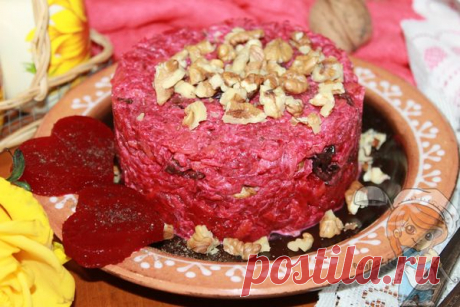 Салат Наслаждение с орехами и черносливом - рецепт с фото. Яркий и праздничный салат Наслаждение станет фаворитом застолья. Легкий овощной салат с добавлением орехов и чернослива. Пошаговый рецепт с фото