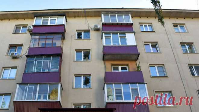 В Курске зафиксировали повреждение многоквартирного дома. Многоквартирный жилой дом в Курске получил повреждения в результате внешнего воздействия. Об этом в своем Telegram-канале написал мэр города Игорь Куцак. Он рассказал, что речь идет о здании N2/4 на Красной площади. Глава населенного ...