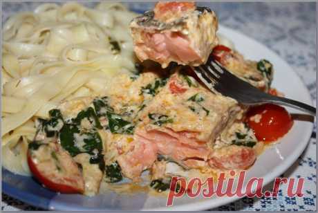 Лосось в сырно-сливочном соусе с помидорами черри и шпинатом: mila_iva55