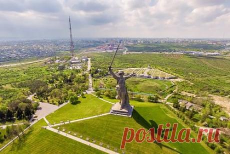 Миронов предложил переименовать Волгоград обратно в Сталинград. На фоне проведения Россией спецоперации Волгоград стоит обратно переименовать в Сталинград, вернув в название города отсылку к моменту «победы добра над злом». С таким предложением выступил лидер партии «Справедливая Россия — За правду» Сергей Миронов в Telegram-канале.