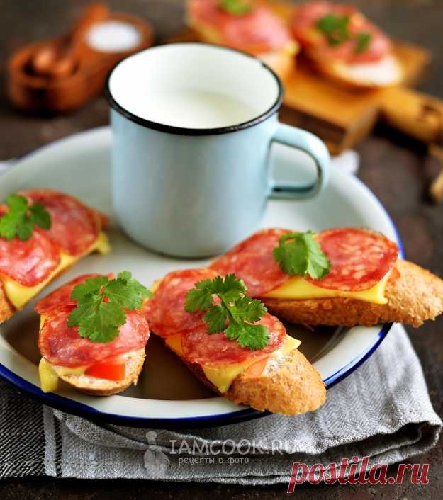 Бутерброды с колбасой и помидорами — рецепт с фото пошагово. Рецепт приготовления классических бутербродов с колбасой, сыром и помидорами для завтрака.
