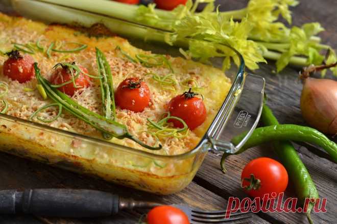 Пастуший пирог с курицей под сырно-арахисовой корочкой