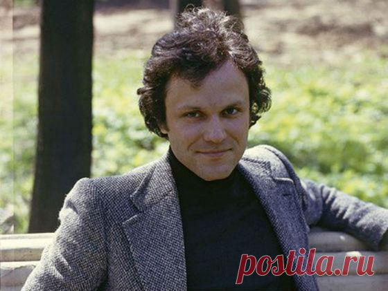 11 отечественных актеров, которых погубил алкоголь 
Владислав ГалкинЕще свежа память об умершем в 38 лет Владиславе Галкине. Он умер от хронического заболевания поджелудочной железы и панкреатита, вызванных злоупотреблением алкоголем. Но согласно закл…