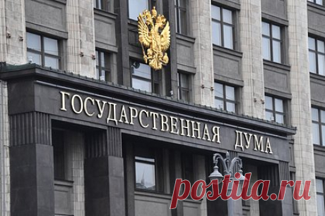 В Госдуме предложили сократить зимой рабочее время для одной категории россиян. Депутат Госдумы Султан Хамзаев предложил ввести сокращенные рабочие дни в зимний сезон для людей с сердечно-сосудистыми заболеваниями. Хамзаев подчеркнул, что исследования последних лет, в том числе зарубежных специалистов, доказали связь между холодной погодой зимнего периода и ухудшением состояния граждан.
