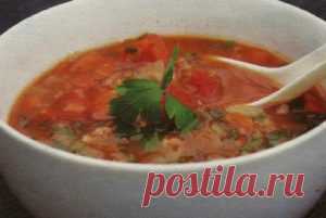 Куриный суп
Сколько рецептов куриного супа, но заменив один продукт на другой вкус супа меняется. Вот и этот суп добавили сладкий перец и оливки, и суп приобретает другой.

На 6 порций:

— 250 г курицы

— 3-4 картофелины

— 1 репчатый лук

— ½ моркови

— ½ сладкого перца

— ½ банки оливок или маслины б/к

— соль, перец

— растительное масла

— зелень петрушки

Приготовление: Читать далее »