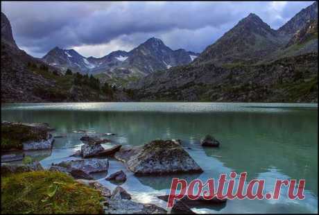 Дарашколь. Горный Алтай, август 2006г.Иллюстрация к отчету &lt;a href=&quot;https://polanna.35photo.ru/journal/96.html&quot;&gt;о походе по Катунскому хребту&lt;/a&gt; #Алтай #горы #Горный Алтай #озеро #Дарашколь #вечер #Аня Графова Автор: Аня Графова  |  Pinterest • Всемирный каталог идей