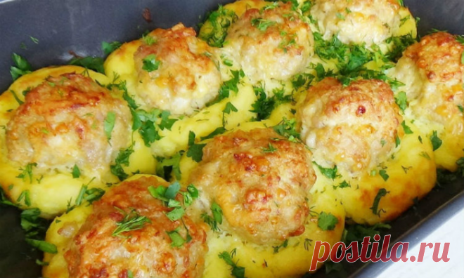 Смешиваем фарш с картошкой: моментальные ленивые пирожки