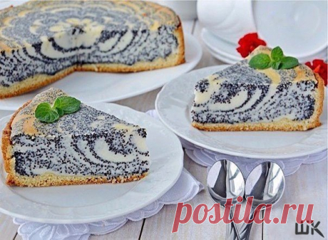 ПИРОГ С ТВОРОГОМ И МАКОМ 
Очень нежный вкус 

ИНГРЕДИЕНТЫ:

Тесто:
● Сливочное масло — 100 г
● Сахар — 50 г
● Яйца — 1 шт.
● Разрыхлитель — 1 ч. л.
● Ванилин — по вкусу
● Мука — 200 г

Начинка:
● Творог — 500 г
● Мак — 120 г
● Сахар — 150 г
● Яйца — 2 шт.
● Крахмал — 2 ст. л.

ПРИГОТОВЛЕНИЕ:
1. Масло растопить, добавить сахар и яйцо, размешать, добавить муку с разрыхлителем. Замесить тесто, распределить его по форме (выстеленной пекарской бумагой), не забывая формировать б...