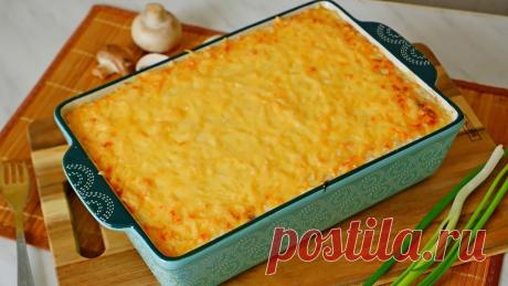 Жульен с курицей и грибами. Рецепт классический со сливками и сыром в духовке ИНГРЕДИЕНТЫ:Куриное филе (бедро) – 700 гр.Шампиньоны – 800 гр.Лук – 4 шт.Чеснок – 2 зубчика.Петрушка – пучок.Масло оливковое – 2 ст.л.Масло сливочное – 70 гр.Мука – 2 ст.л.Сливки 20 % - 500 мл.Сметана 15 % - 150 гр.Сыр «Моцарелла» – 150 гр.Сыр «Пармезан» – 150 г.Мускатный орех – 0,5...