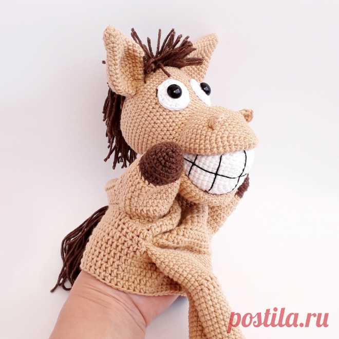 PDF Конь Хоси крючком. FREE crochet pattern; Аmigurumi toy patterns. Амигуруми схемы и описания на русском. Вязаные игрушки и поделки своими руками #amimore - перчаточная игрушка в виде коня, развивающая кукла на руку, лошадь, лошадка для кукольного театра.