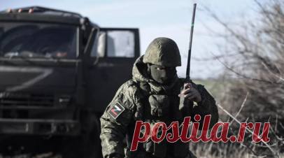 RT показал, как уничтожаются огневые точки ВСУ из ПТРК «Фагот». Военкор RT Александр Симонов показал, как расчёт ПТРК «Фагот» поддерживает огнём российских штурмовиков группировки войск «Запад». Читать далее