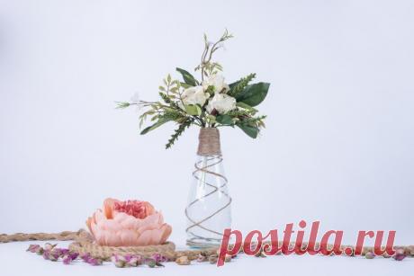 Цветочный декор: искусство украшать пространство с помощью природы.
В последние годы цветочный декор стал не просто трендом, а важной составляющей в дизайне интерьеров, организации мероприятий и даже в создании имиджа бренда.
Изображение от azerbaijan_stockers на Freepik