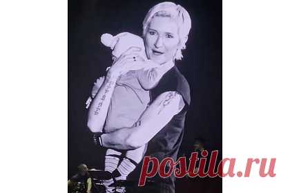 Арбенина появилась на сцене с трехмесячным ребенком