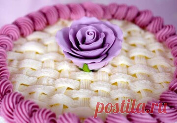 Украшение торта кремом из кондитерского шприца