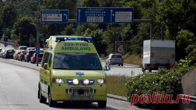 СМИ: из-за наезда автобуса на людей в Стокгольме погибли три человека